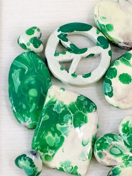 16%20%E2%80%93%2020pcs%20/%2043%20%E2%80%93%2047gms%20Marbled%20Green%20and%20White%20Mix%20Aesthetic%20Beads%20for%20Crafting%20%E2%80%93%20Unique%20Shapes%20for%20DIY%20Jewelry%20and%20Accessories%20-%20Image%204