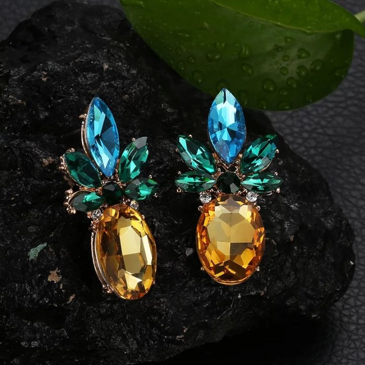 Rhinestone%20Acrylic%20Crystal%20Pineapple%20Stud%20Earrings%20-%20Image%203