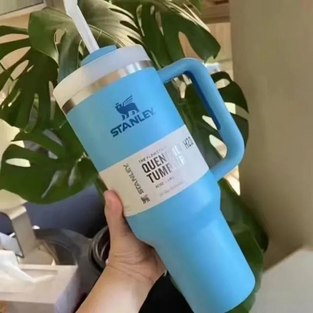 Stanley%20Quencher%20H2.0%20FlowState%E2%84%A2%20Tumbler%2040oz%20Iris%20Blue%20Sustainable%20Coffee%20Mug%20-%20Ultimate%20Hydration%20&%20Temperature%20Control%20Companion%20-%20Image%202
