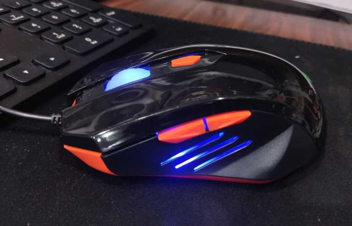 7 Colour Rainbow Lights Mouse( Wired ) For Gaming And Normal Use Gaming 7 colour light mouse usb wired