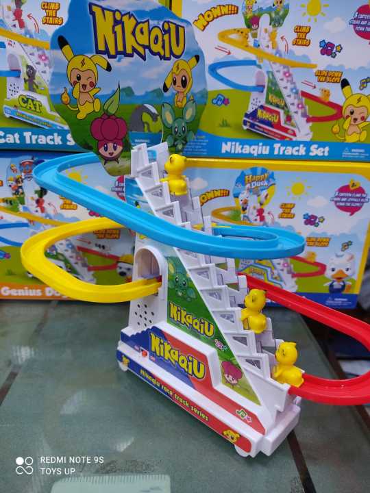 Musical%20Penguin%20Roller%20Coaster%20Track%20Set%20With%20Tiny%20Penguin%20Toys%20With%20Lights%20&%20Sound%20-%20Image%202