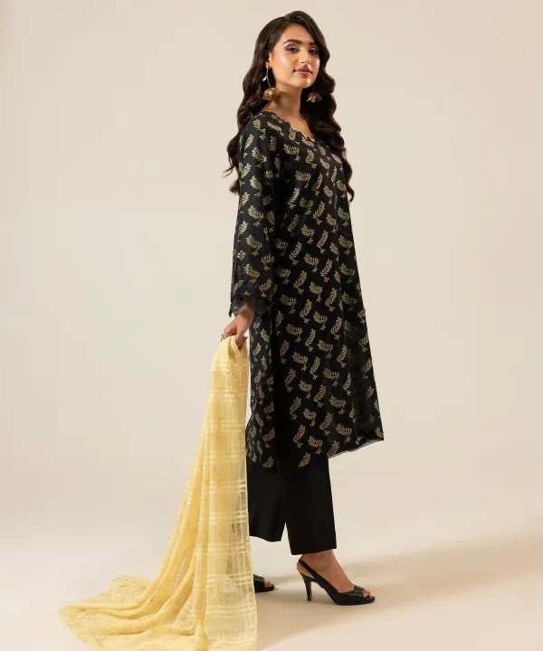 Sitara%20Studio%203%20Piece%20Unstitched%20Suit%20For%20Women%20-%203PC%20Unstitched%20Fabric%20For%20Women%20-%20Arty%20Collection%2059%20-%20SS26%20-%20Sumers%202026%20Collection%20-%20Image%203