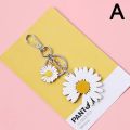 【Happytree】 White Daisy Keychain Fashion Alloy Flowers Keychain For Women Enamel Flower Charm Key Chain Girl Car Bag Pendant Keyring Gifts. 