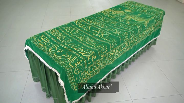 Muslim%20burial%20Coffin%20Pray%20Chadar%20velvet%20sheets%20High-Quality%20Micro%20Velvet%20Burial%20Sheet%20-%20Gold%20Embroidered%20Kalma%20&%20Ayats%20-%20Image%207