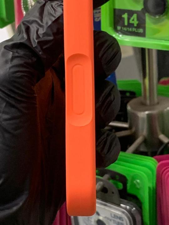 Premium%20Liquid%20Silicone%20Case%20for%20iPhone%2017%20Pro/Pro%20Max%20-%20Apple%20Logo%20Cover%20-%20Durable%20Protective%20Phone%20Cover%20-%20Image%203