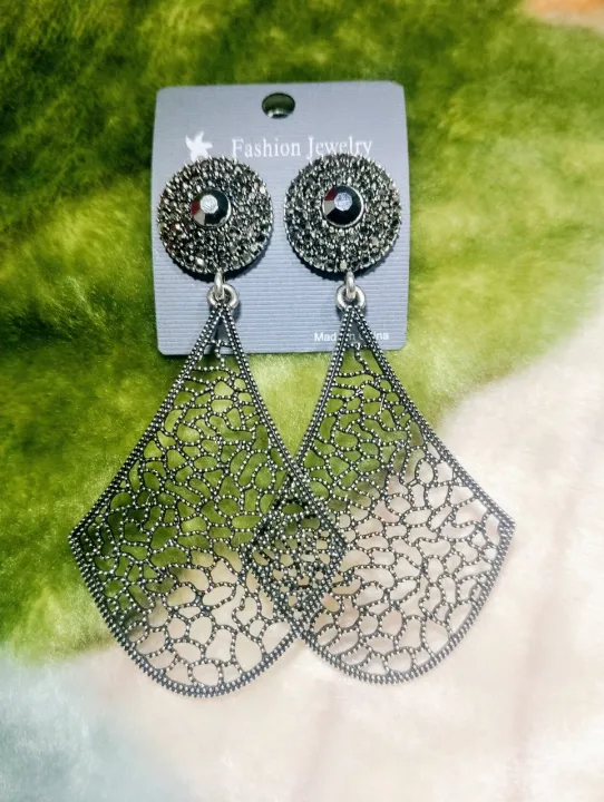 Premium%20Quality%20Elegant%20Antique%20Metallic%20Stylish%20Earrings%20%E2%80%93%20Stylish%20&%20Lightweight%20Fashion%20Jewelry%20-%20Image%207