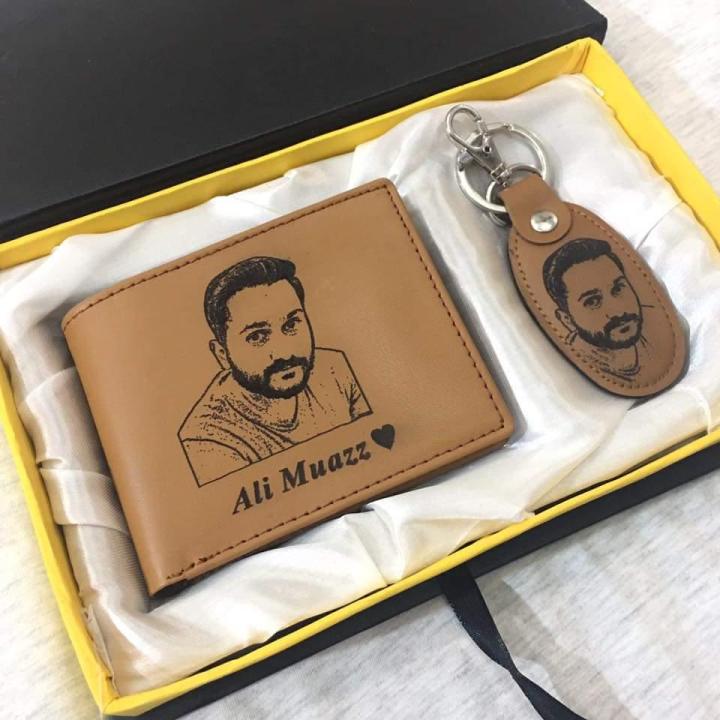 Customize%20Name%20And%20Picture%20Engraved%20On%20Wallet%20and%20Keychain%20With%20Gift%20Box%20Packing%20-%20Image%203