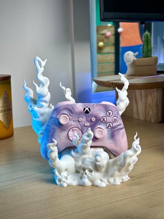 Spooky%20Controller%20Stand%20PlayStation/Xbox%20Switch%20Halloween%20Scary%20Controller%20Stand%20Compatible%20for%20all%20Controllers%20and%20PC%20Controllers,%20Unique%20Halloween%20Desk%20Organizer%20for%20Gamers%20-%20Image%205