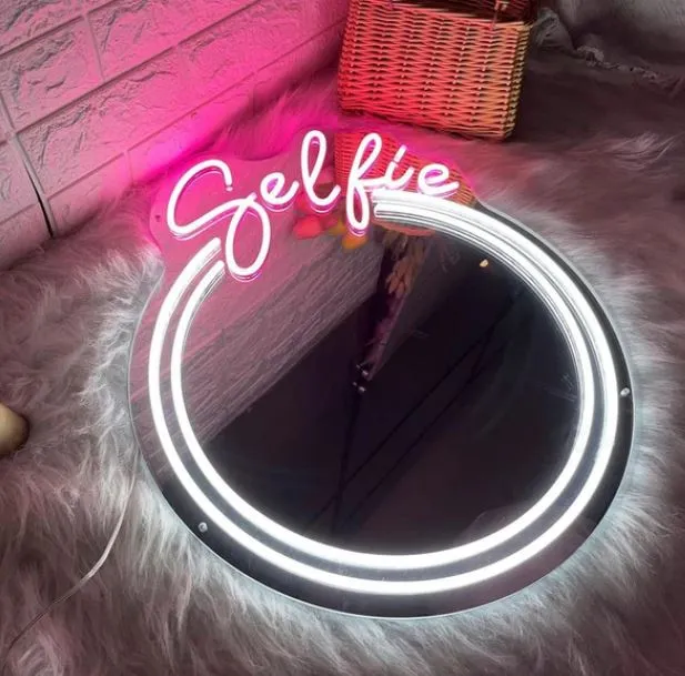 Selfie%20Mirror%20with%20Neon%20Light%20-%20Image%203