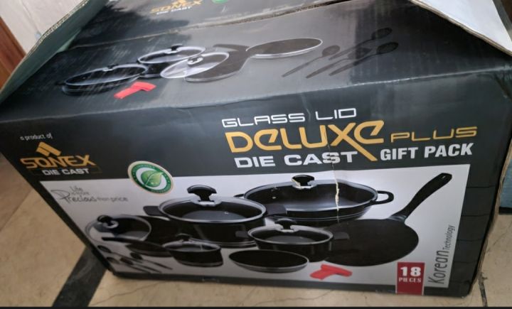 SONEX%20Deluxe%20Plus%20Gift%20Pack%20-%2018%20Pieces%20-%20Die%20Cast%20-%20PTF%20Non%20Stick%20Coating%20with%20Glass%20Lid%20-%20Black%20-%20Image%206