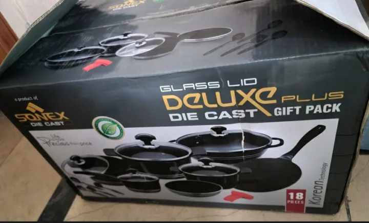 SONEX%20Deluxe%20Plus%20Gift%20Pack%20-%2018%20Pieces%20-%20Die%20Cast%20-%20PTF%20Non%20Stick%20Coating%20with%20Glass%20Lid%20-%20Black%20-%20Image%206