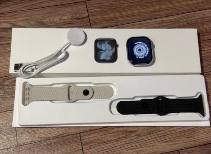 Series%2011%20Style%20Smart%20Watch%20with%202%20Straps%20&%20Wireless%20Charging%20%7C%20Black%20&%20Silver%20Straps%20%7C%20Touch%20Display%20-%20Image%207