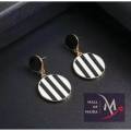 Black & White Round Dangle Earrings. 