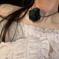 Small Rose Blossom Necklace Sparkling High Grade Popular Light Luxury Necklace Light Luxury Small And Popular Necklace for Wedding Party Daily Wear Gift Fashion Accessory. 