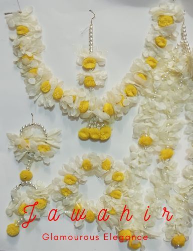 Exquisite 5-Piece Artificial Flower Mehndi Mayon Gajra Set: Artificial Flower Gajra for Hair & Hands – Bridal & Daily Wear (Necklace, Earrings, Bindi, Kangan, Hair Set)