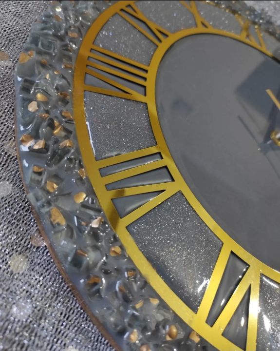 Resin%20grey%20wall%20clock%20-%20Image%203