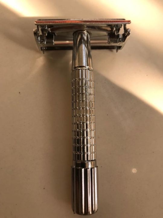 Safety%20Razor%20-%20Image%203