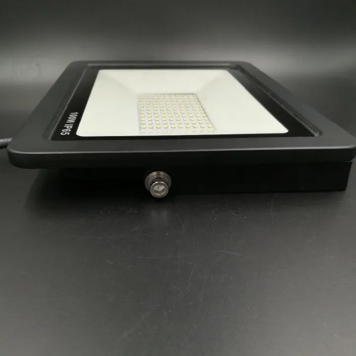 100W%20Ultra%20Thin%20LED%20Flood%20Light%20-%20Energy-Efficient%20Outdoor%20Lighting%20-%20Image%204