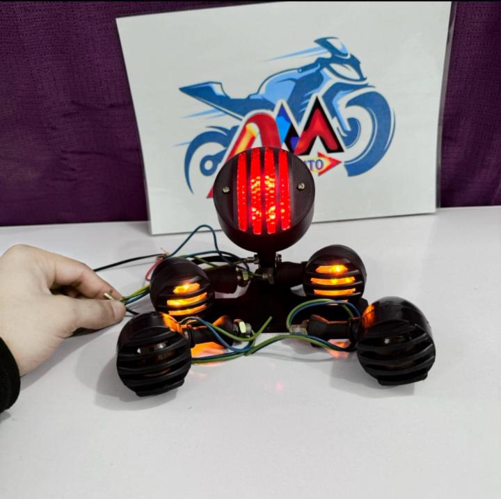 Ultra%20quality%20Backlight%20for%20all%20motorbikes%5BLED%20Rear%20Brake%20Light%20with%20Side%20Indicators%20%5D/Cafe%20Racer/Bobber/Street%20Bike%20-%20Image%202