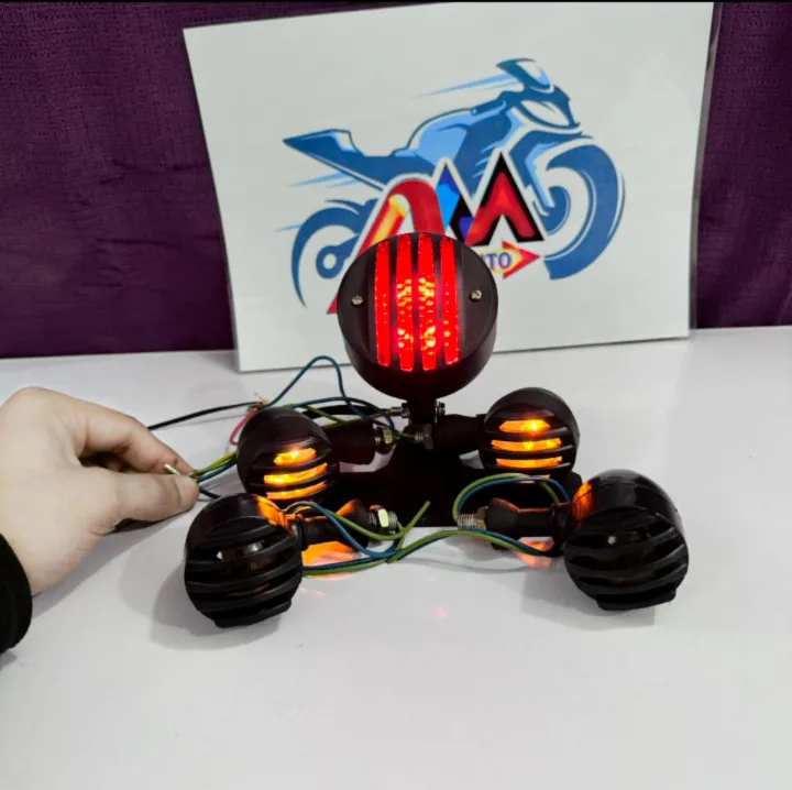 Ultra%20quality%20Backlight%20for%20all%20motorbikes%5BLED%20Rear%20Brake%20Light%20with%20Side%20Indicators%20%5D/Cafe%20Racer/Bobber/Street%20Bike%20-%20Image%202