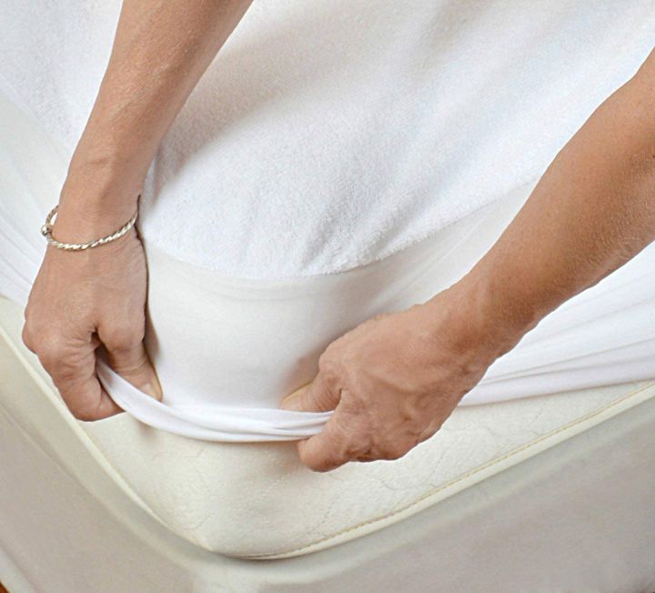 Waterproof%20Mattress%20Cover%20For%20Double%20Bed%20King%20Size%20(72x78%20inches)%20(6x6.5%20feet)%20Fitted%20Mattress%20Protector%20-%20Image%206