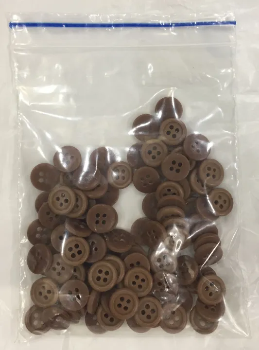 4-hole%20100-piece%20brown%20buttons%20pack%20-%20Image%204