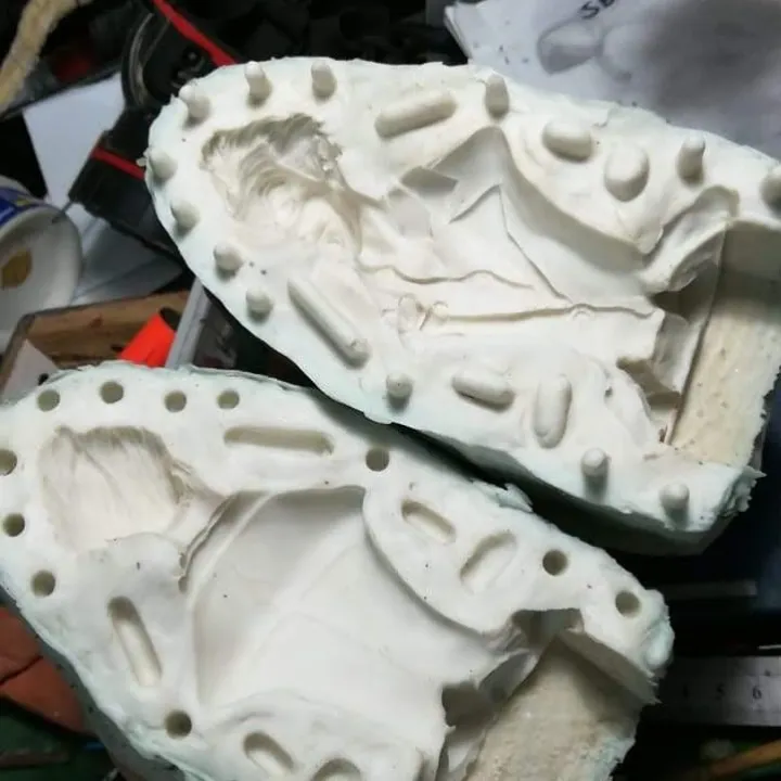 Silicone%20Rubber%20for%20Making%20Mold%201%20Kg%20Pack%20-%20Image%204