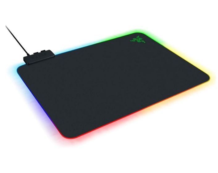 Razer%20Firefly%20V2%20-%20Micro-textured%20Surface%20Mouse%20Mat%20with%20Razer%20Chroma%E2%84%A2%20-%20Image%204