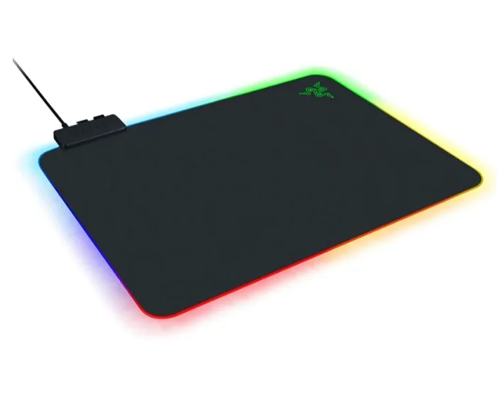 Razer%20Firefly%20V2%20-%20Micro-textured%20Surface%20Mouse%20Mat%20with%20Razer%20Chroma%E2%84%A2%20-%20Image%204