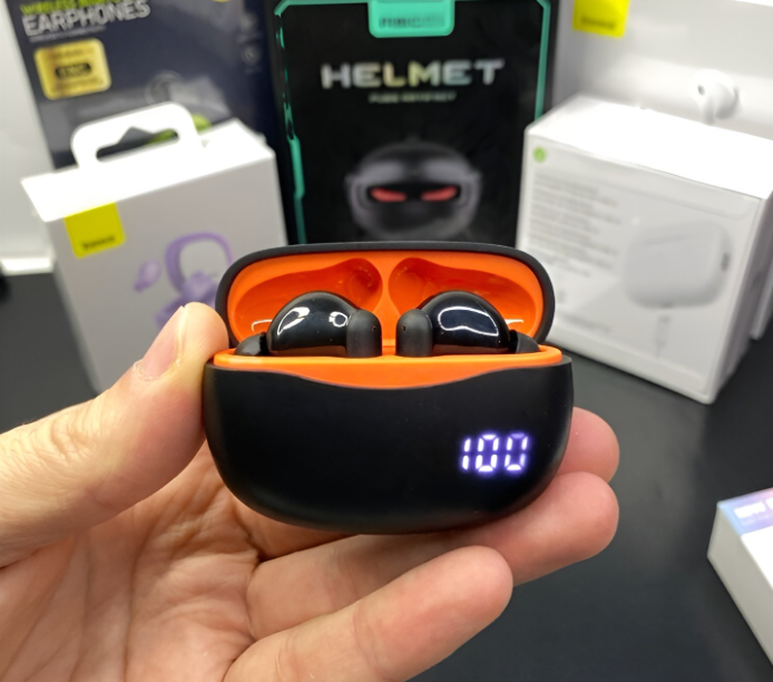 M10%20,%20Air%2031%20,%20M39%20,%20%20YD04%20,%20YD05%20,%20Air%20R02%20,%20Earbuds%20Pro%20,%20Links%20313%20,%20AT08%20Ulra%20Best%20Quality%20Earbuds%20Airpods%20Earphones%20-%20Image%207