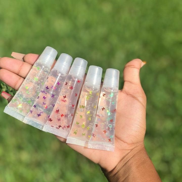 Glossy%20Glitter%20Lip%20Gloss%20%7C%20Smooth%20Shiny%20Lip%20Gloss%20for%20Women%20&%20Girls%20%7C%20Non%20Drying,%20Long%20Lasting%20&%20Moisturizing%20%7C%20Fashion%20Makeup%20Cosmetic%20%7C%20Waterproof%20Lip%20Gloss%20-%20Image%202