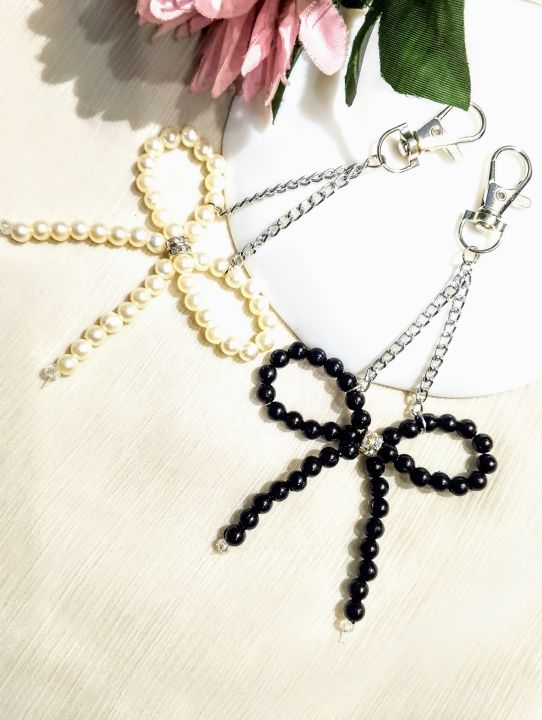 Stylish Beaded Bow Keychain – Pearl & Black – Cute Bag/Key Accessory