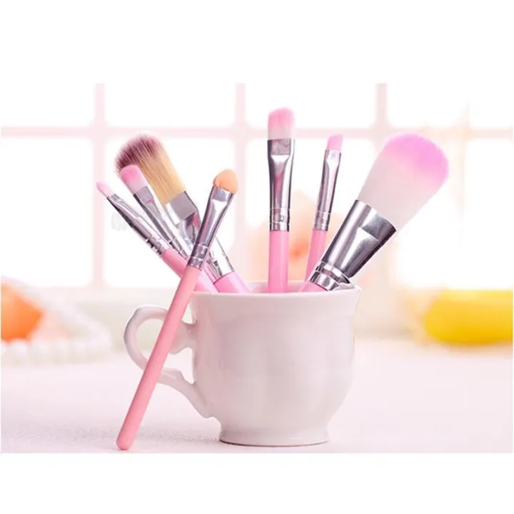 Hello%20Kitty%20Complete%20Makeup%20Soft%20Brush%20Kit%20with%20A%20Hello%20Kitty%20Makeup%20Brushes%20Storage%20Box%20%E2%80%93%207%20Pieces%20set%20-%20Image%203