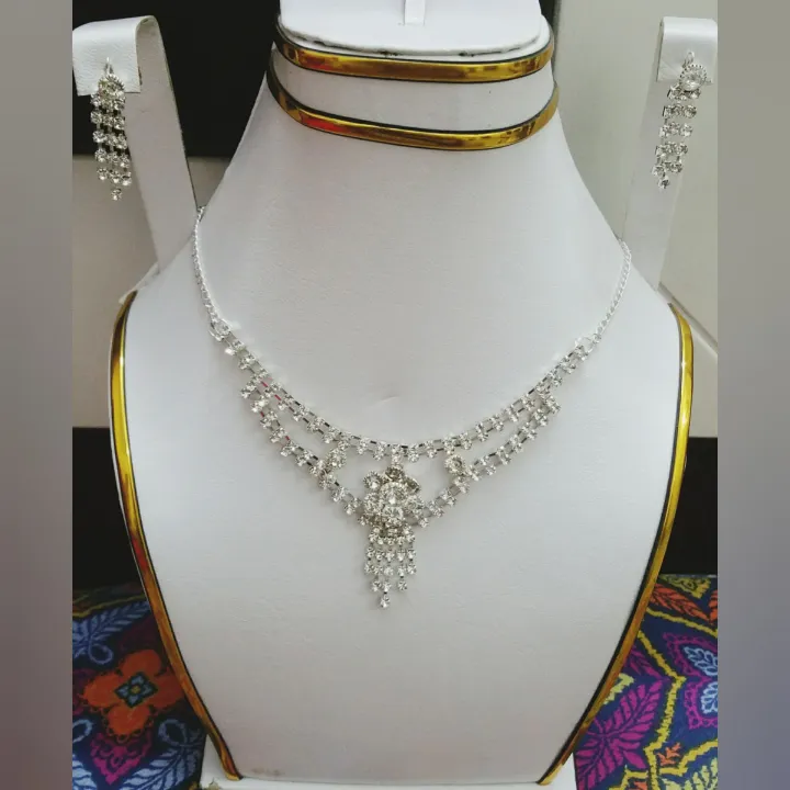 Silver%20Bridal%20Jewellary%20Set%20with%20Earrings%20&%20Tikka%20for%20Girls%20Woman%20-%20Image%203