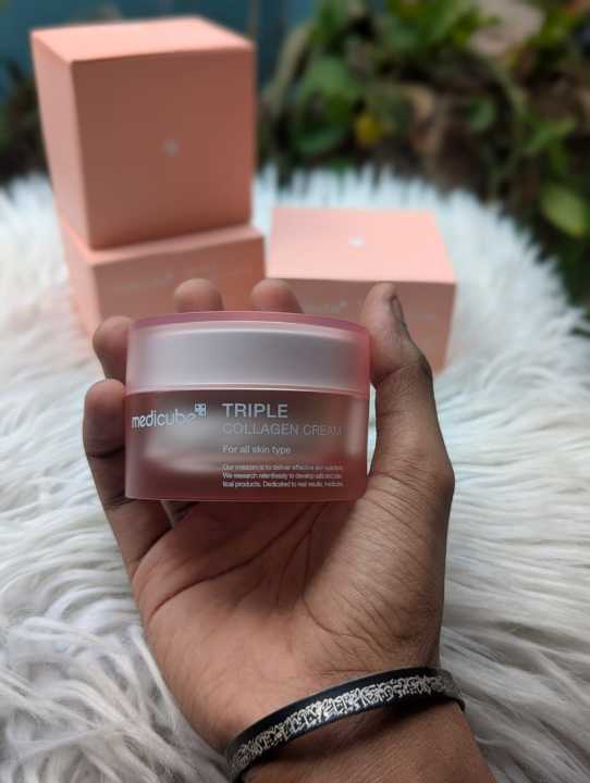 Medicube%20Triple%20Collagen%20Cream%20%E2%80%93%20Anti-Aging%20Moisturizer%20for%20All%20Skin%20Types%20-%20Image%203