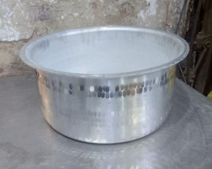 Large%20Size%20Cooking%20Pot%20Degcha%20Pateela%20with%20Lid%205kg%20Capacity%20-%20Image%203