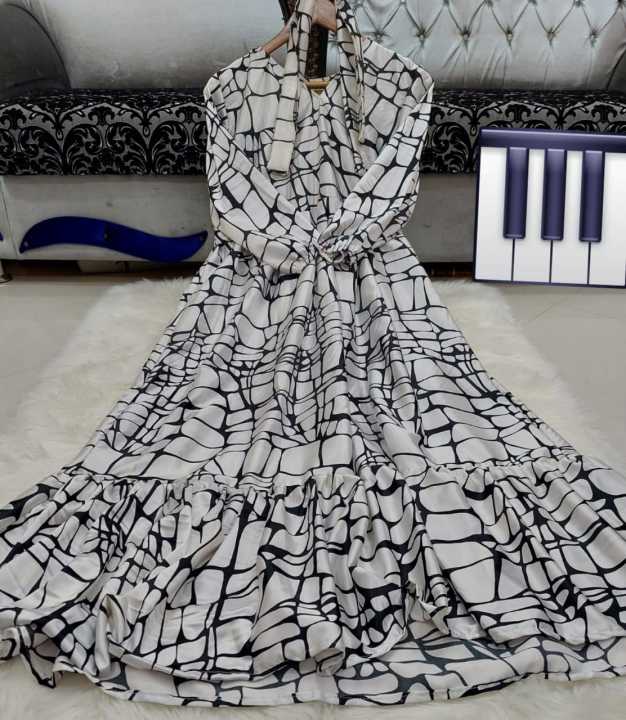 Article%20%20long%20Silk%20Maxi%20Stuff%20China%20Silk.Girl%20and%20Women%20Stitched%20Maxi%20-%20Image%205