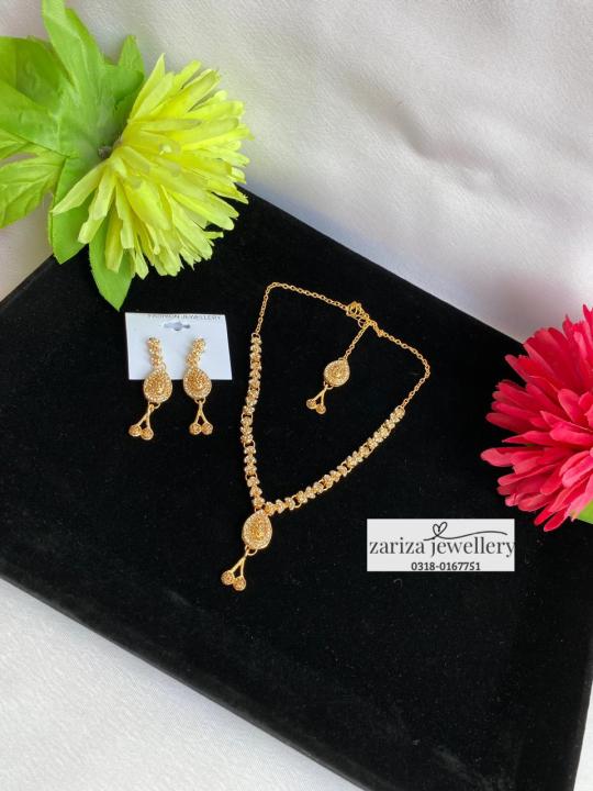 Zeenan fashion New Fancy Pearl Golden  jewelry set with necklace, earring, and, bindiya  New Design for Girls and Women