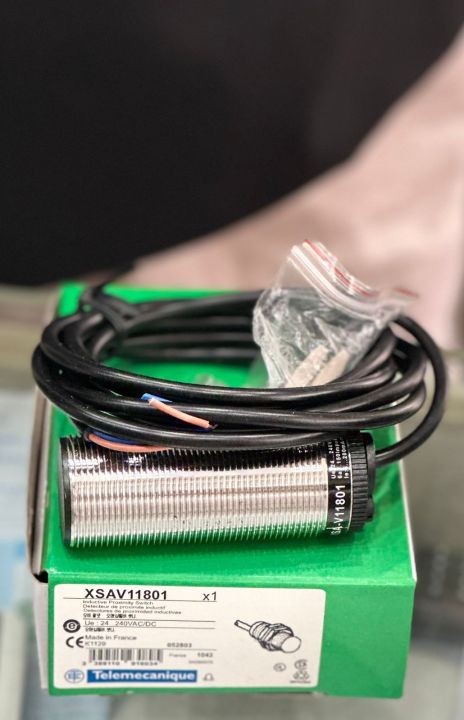 SPEED%20PROXIMITY%20SENSOR%2030MM%20XSAV11801%20-%20Image%203