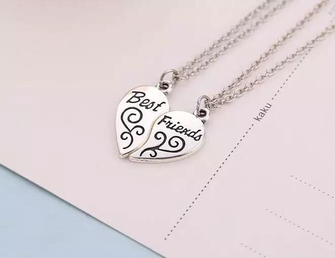 2%20Pieces%20Necklace%20%20Best%20Friends%20lovely%20Fashion%20Necklace%20for.Friends%20For%20ever%20-%20Image%204