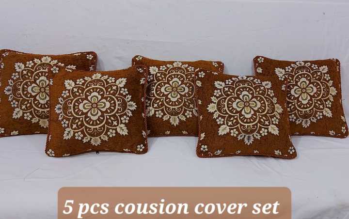 Experience%20Luxury%20Comfort%20with%20Our%20Premium%205-Piece%20Jacquard%20Velvet%20Cushion%20Cover%20Set%20-%20Image%204