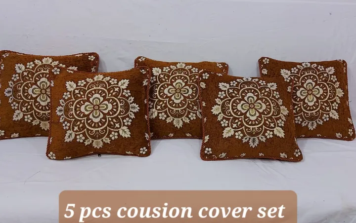 Experience%20Luxury%20Comfort%20with%20Our%20Premium%205-Piece%20Jacquard%20Velvet%20Cushion%20Cover%20Set%20-%20Image%204