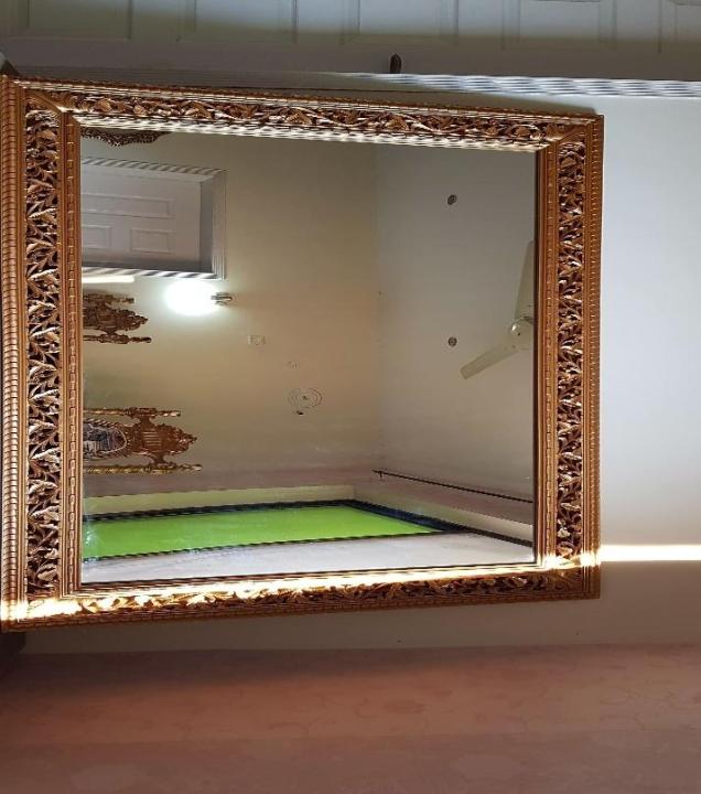 Wall%20Mounted%20Mirror%20-%20Image%202