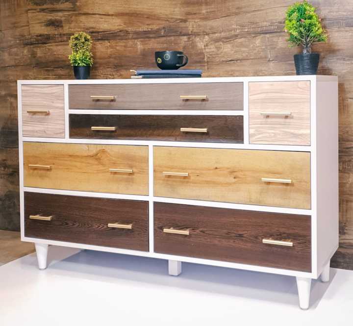 Multiple Front Sideboard and 8-Drawer Dresser with Classic Chester Design - Elegant Wooden Sideboard and Chester Drawer for Versatile Storage