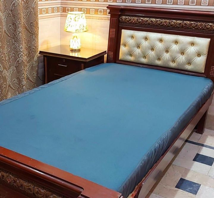 Waterproof%20Mattress%20Fitted%20Cover%20For%20Single%20Bed%20-%20100%25%20Waterproof%20and%20Dust%20Proof%20-%20Image%204