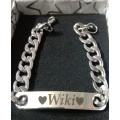 steel bracelet coustamiz for boys and girls. 