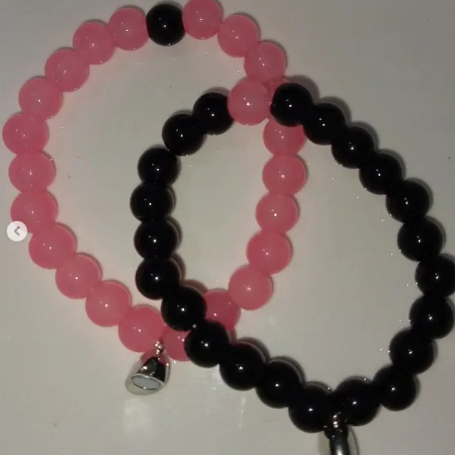 2%20pcs%20Couple%20Bracelet-%20with%20metal%20heart%20connect%20-%208mm%20size%20beads-%20for%20boys%20&%20girls%20both-%20best%20for%20couples%20at%20long%20distance-%20blue/%20evil%20eye/%20white/%20pink%20-%20Image%205