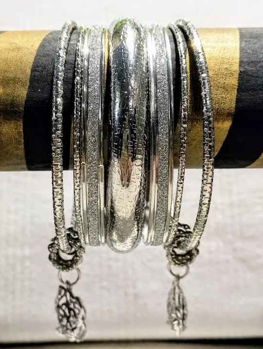 Bangle%20Set%20of%205/7/10%20Bangles%20with%20Floral%20Charms%20%E2%80%93%20Elegant%20Gold-Silver%20Plated%20Stylish%20&%20Trendy%20Bracelet%20Jewelry%20-%20Image%205
