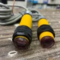E3F-5DN1 series cylinder amplifier photoelectric sensor. 