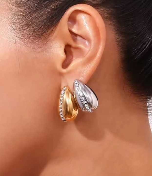 Crystal%20Tear%20Drop%20Earrings%20TDE-116%20Glossy%20Shine%20Earrings%20for%20Girls%20/%20Women%20/%20Ladies,%20Chunky%20Dome,%20Water%20Drop,%20Hallow%20Stud%20with%20Rhinestone,%20Plastic%20Electroplated%20Artificial%20Jewelry%20-%20Image%207